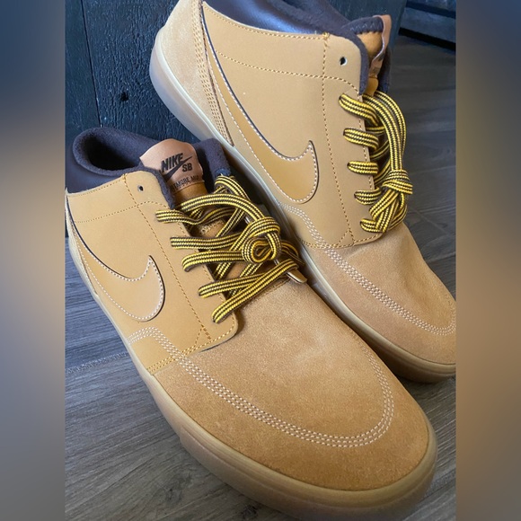 NIKE Men’s Size 11.5
Portmore II Solarsoft Mid Bota Wheat Gum Light Brown - Picture 14 of 16